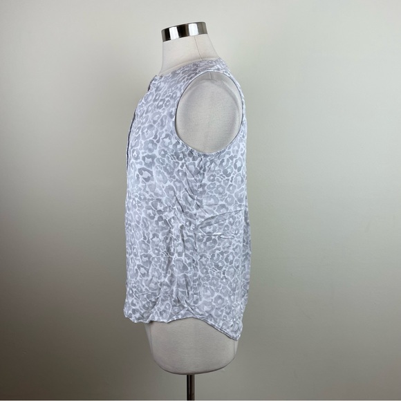 Jane and Delancey White Gray Leopard Animal Print Top Women Medium - Picture 5 of 7